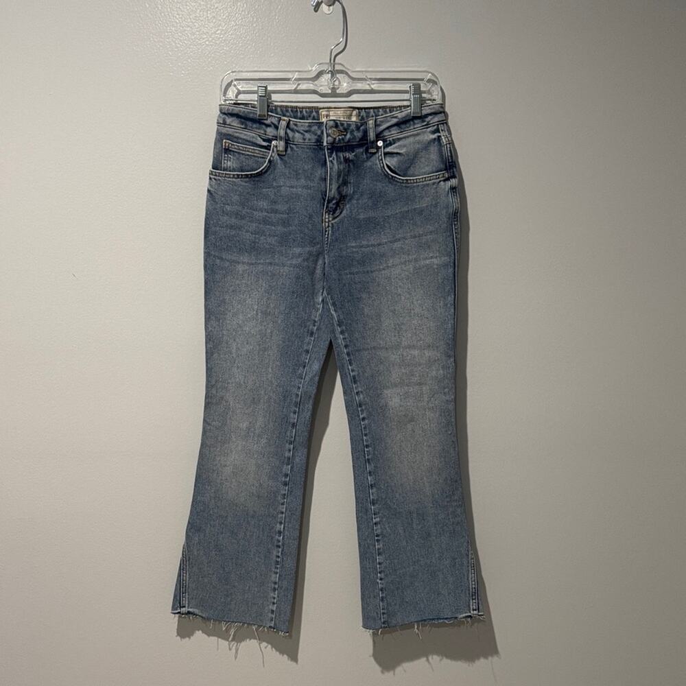 Free People Women's Cropped Frayed Denim Jeans Size 27R Medium Wash